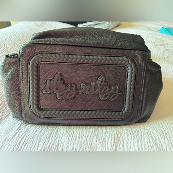 Itzy Ritzy X Rachel Parcell Boss Plus - Picture 4 of 5